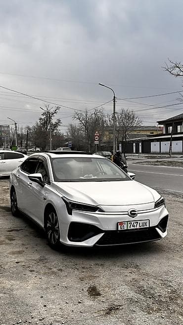 колесный диск: GAC Aion S Plus, белый седан 2021/7 месяца. Машина идеальном — 4