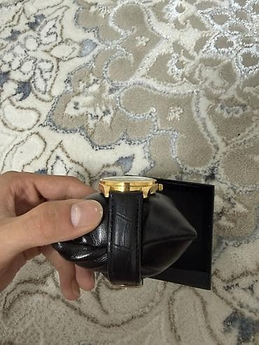 наручные чисы: Классические наручные часы в подарочной коробке. - Корпус — 2