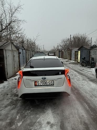 camry 2014: Toyota Prius: 2017 г., Гибрид, Хэтчбэк — 5