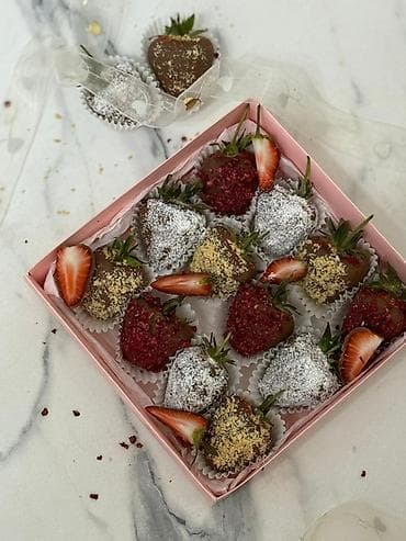 клубника в шоколаде ош: Набор клубники в шоколаде в подарочной коробке. - Крупная свежая — 6