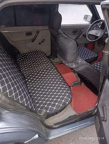 mini v: Volkswagen Golf: 1988 г., 1.8 л, Механика, Бензин, Хэтчбэк — 10