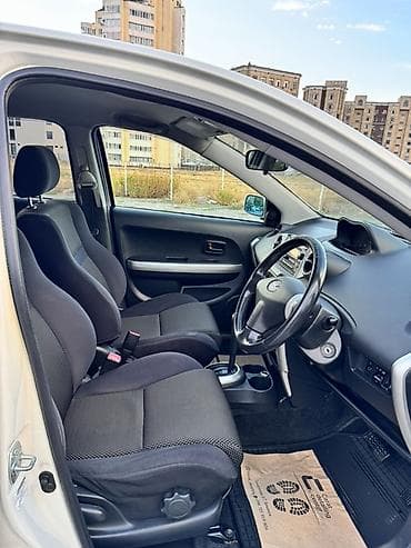 Toyota Ist: 2003 г., 1.5 л, Автомат, Бензин, Седан — 6
