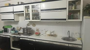 нарын мебель: Кухонный гарнитур прямой, современный, в контрастной чёрно‑белой — 1