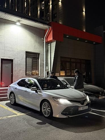 Toyota Camry: 2018 г., Бензин, Седан — 3