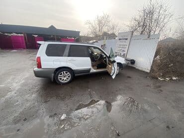 салон автомобиля: Subaru Forester: 2003 г., 2 л, Автомат, Бензин, Кроссовер — 2