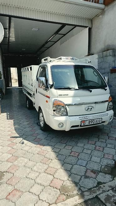 dodge challenger 3.6: Свежий Hyundai Porter II, бортовой малотоннажный грузовик в белом — 1