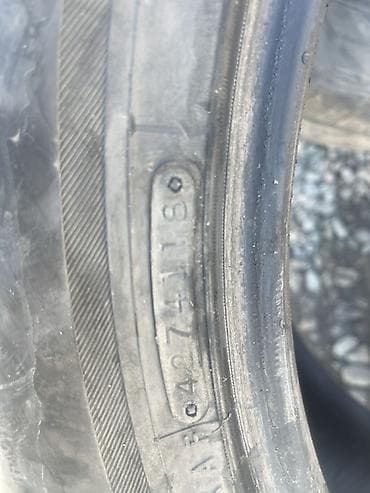 резина на внедорожник: 305/45/22. На одном есть боковой ремонт. Летняя шина 305/45 R22 118 — 4