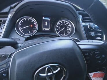 срочно продам авто в связи с переездом: Toyota Camry: 2017 г., 2.5 л, Автомат, Бензиновая, Седан — 5