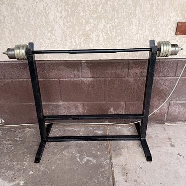 труник бруся: Скамья для жима штанги + стойка со штангой и блинами. Описание: - — 3