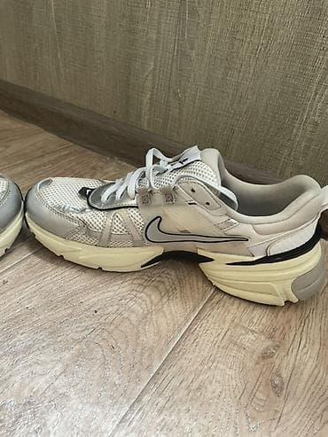 Мырзалардын бут кийими: Эркектердин кроссовкасы, 43, Nike, Колдонулган, түсү - Саргыч боз, Өзү алып кетүү — 2