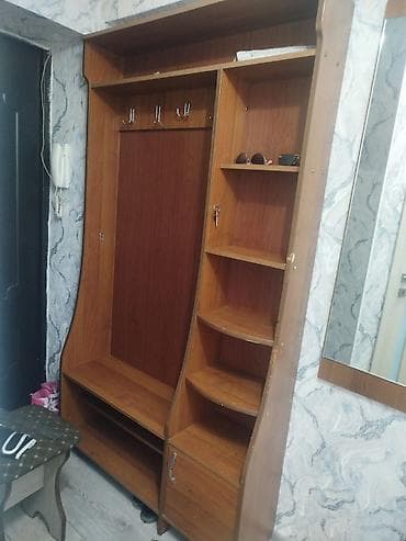 Продаю прихожку б/у.Открыя с полочками,снизу шкафчик с дверцей.Отдадим