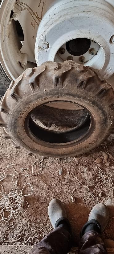 киа 9: Пара узкoproфильных шин с тракторным протектором (ёлочка) для передней — 2