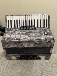 Барабаны: Продаю Германский аккордеон абалы жакшы уйронуго ынгайлуу футляры жок — 1
