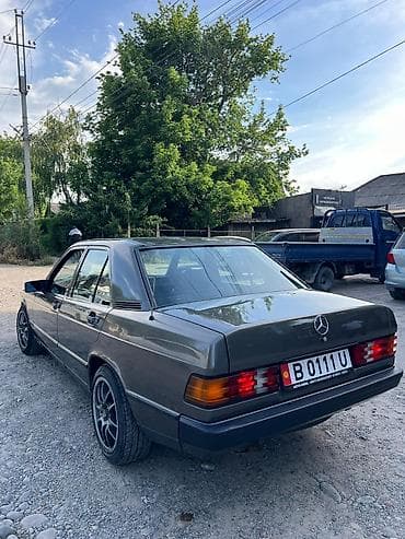 gilera runner: Mercedes-Benz 190: 1985 г. — 8