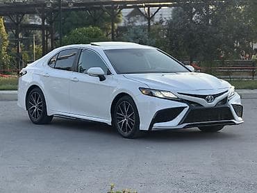 Toyota Camry: 2022 г., 2.5 л, Автомат, Гибрид, Седан