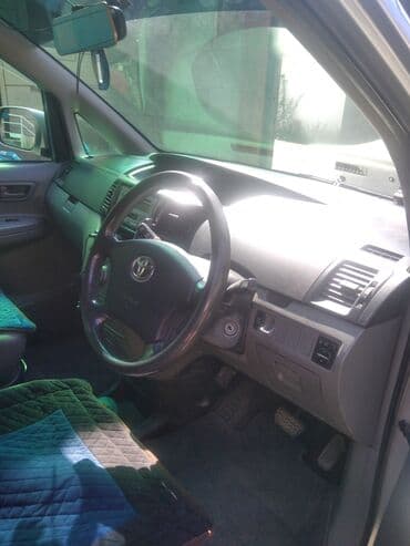 срочно срочно продам машину: Toyota Voxy: 2005 г., 2 л, Автомат, Бензин, Минивэн — 2