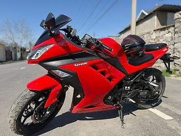 Kawasaki Ninja 300 (серия EX) — спортбайк в ярком красном цвете с