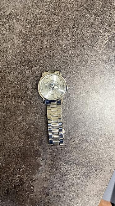 Зер буюмдар: Продаются часы, в оптом и розницу в наличии 4 шт. Премиального — 3