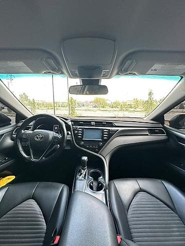 Toyota Camry: 2018 г., Бензин, Седан — 5
