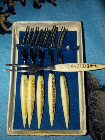 продаю медали: Малютки 6 шт антиквар. Завод металлоприбор г. Харьков. 400 сом (Вилки — 2