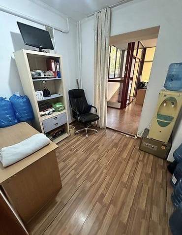 офиса: Продажа офисов 150 м², С ремонтом, С мебелью, Многоэтажное здание, 1 этаж — 3