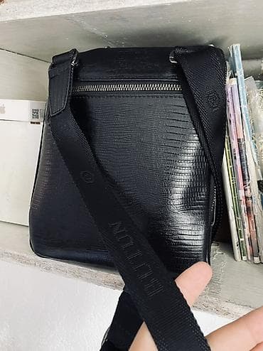 Бижутерия: Сумка через плечо из черной экокожи с тиснением под рептилию — 2