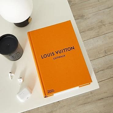 Книга Louis Vuitton Catwalk: The Complete Fashion Collections -
