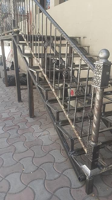 раскосой: Металлическая лестница Наружные, Форма лестницы: Много-маршевая — 9