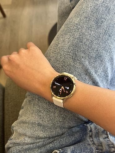 Смарт-часы Garmin Venu 4 с круглым сенсорным дисплеем. Корпус с