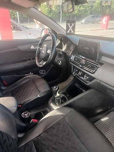 Транспорт: Kia Forte: 2019 г., 1.6 л, Механика, Бензин, Седан — 3