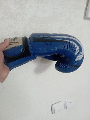 Спорт жана эс алуу: Боксерская перчатка Venum, синяя ❗С ОРИГИНАЛЬНОЙ ПОДПИСЬЮ АБСОЛЮТНОГО — 3