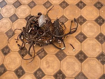 актуаторы: Автозапчасти для компактного хэтчбека (на фото – жёлтый 5‑дверный) — 2