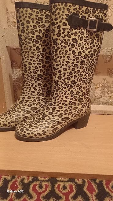 леопард: Высокие женские сапоги с леопардовым принтом цена 1300сом размер 38 - — 3