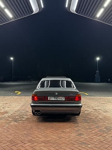 lexsus is: BMW 5 series: 1991 г., 3 л, Механика, Бензин, Седан — 4