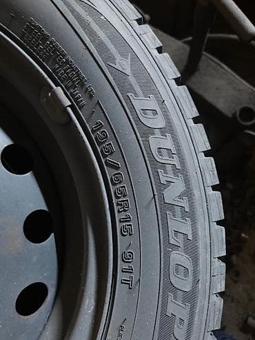 65: Комплект дисков Subaru legacy с зимними шинами Dunlop. - Размер шин — 2