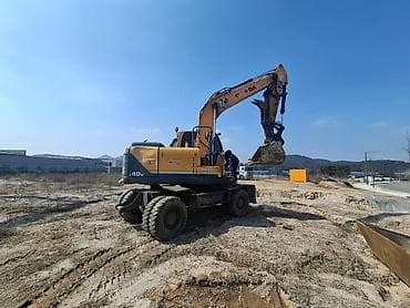 full construction: Экскаватор, Hyundai, Колесный — 1