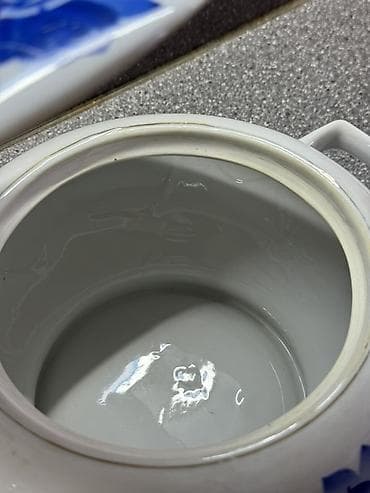 печка электронная: Фарфоровая супница с крышкой в отличном состоянии. - Материал — 4