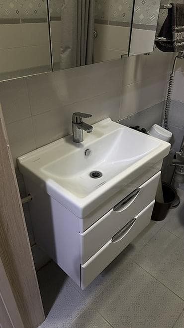 тумба с раковиной в ванную: Тумба для ванны, Б/у, С раковиной, Самовывоз, цвет - Белый — 1