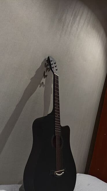 купить комбик для электрогитары: Акустическая гитара В отличном состоянии, чистый звук, ровный гриф — 1