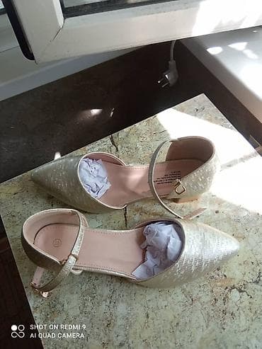 Женская обувь: Женская обувь – два варианта. Туфли-лодочки с ремешком Цвет — 2