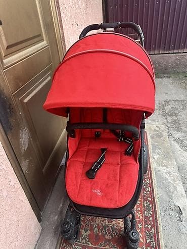 коляски для ребёнка: Прогулочная коляска Valco Baby Snap 4, красная - Лёгкая и манёвренная — 5