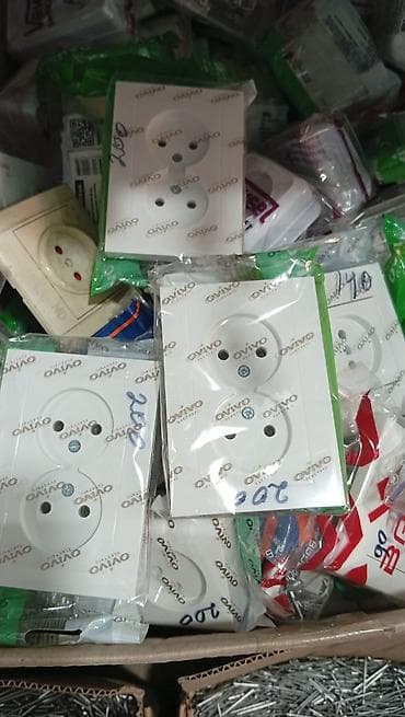 Провода: Розетки и выключатели для электромонтажа Ассортимент: - Розетки — 1