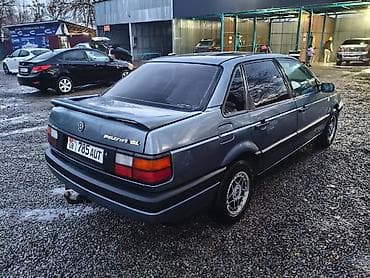 Volkswagen Passat: 1988 г., 1.8 л, Механика, Седан