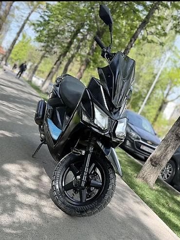dio 27: Скутер городского типа - Агрессивный дизайн кузова в чёрном цвете — 1