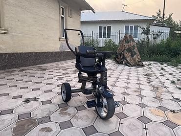 для двойни: Детский велосипед, 3-колесный, 4 - 6 лет, Б/у — 2