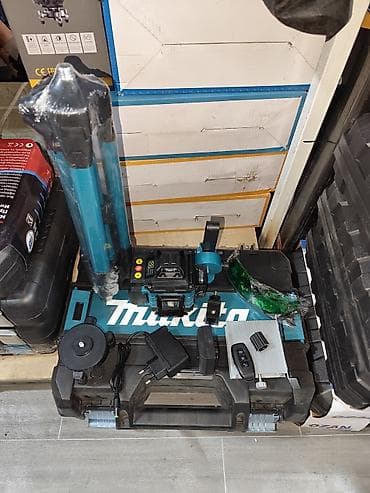 Инструменты: Лазерный уровень Makita (зеленый луч), комплект для разметки — 3