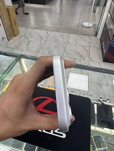 red magic 10pro: IPhone 17 Pro Max, Б/у, 256 ГБ, White Titanium, Зарядное устройство, Коробка, 100 % — 2