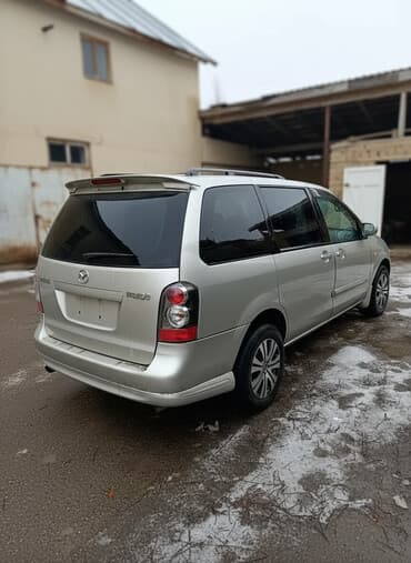 Mazda MPV: 2001 г.