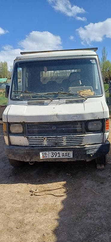 lexus rc 350: Легкий грузовик, Mercedes-Benz, Стандарт — 1