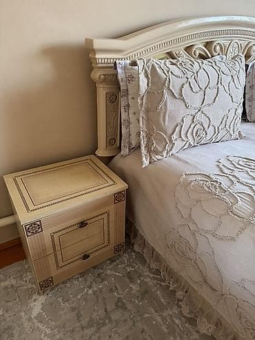 шкаф с зеркалом: Спальный гарнитур в классическом стиле, цвет – светлая слоновая кость — 3